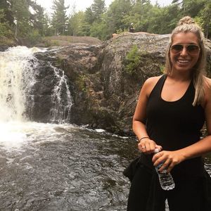 Meet your Posher, Holly